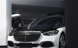 奔驰迈巴赫v12,奔驰迈巴赫v12图片