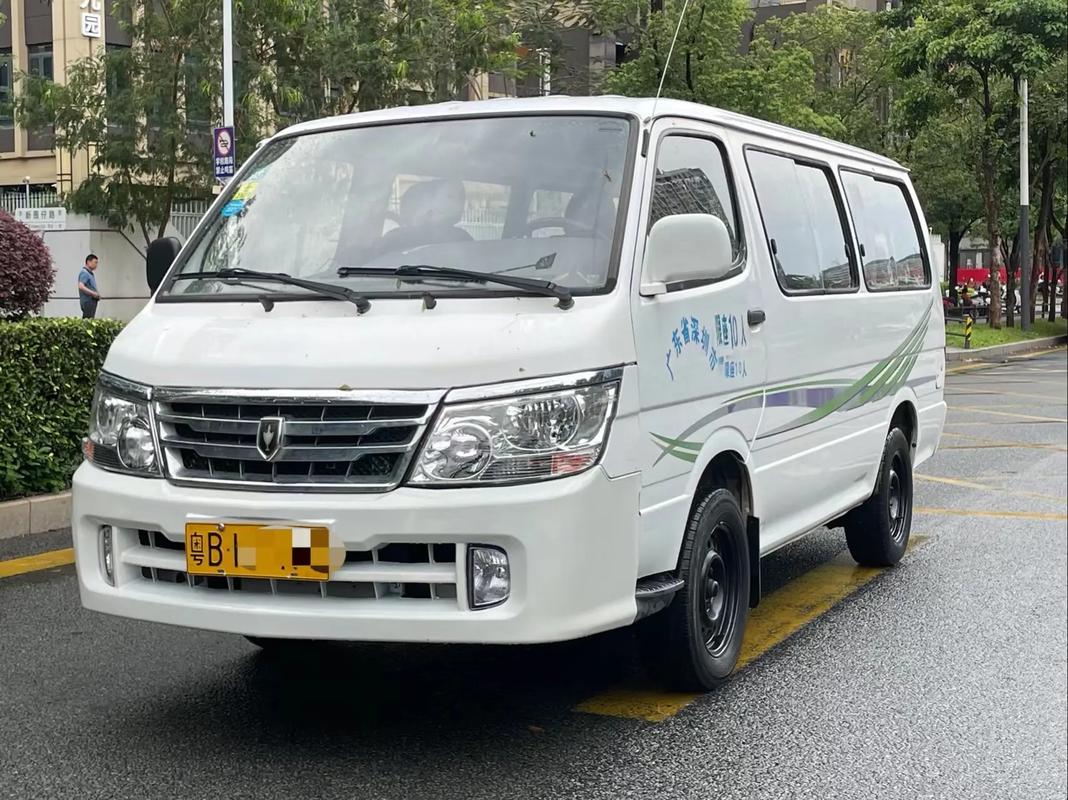 【金杯海狮10座最新价格表,金杯海狮车型大全】